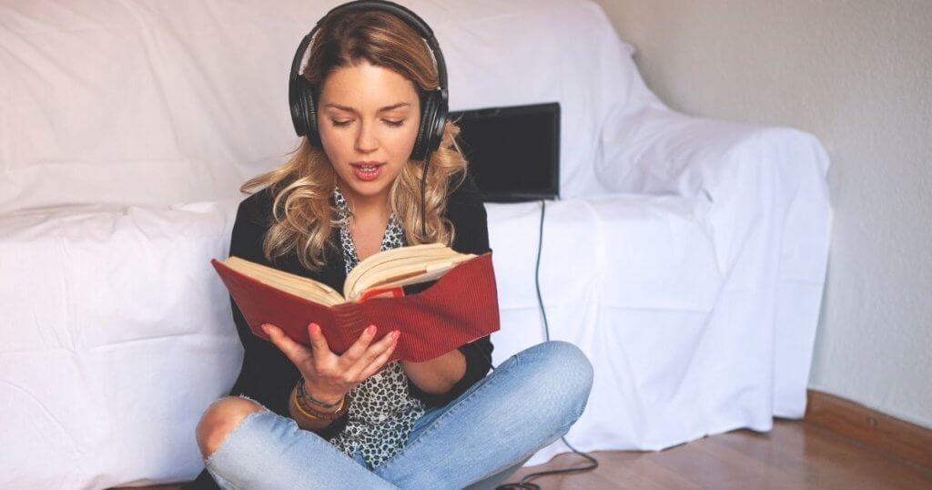listening while reading books