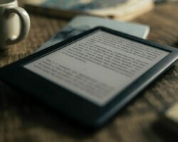How to wake up a stuck Kindle device